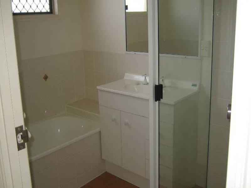 25  Lomond St, Kirwan QLD 4817