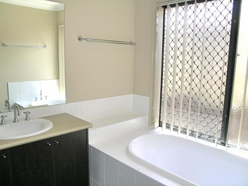 Pacific Pines QLD 4211