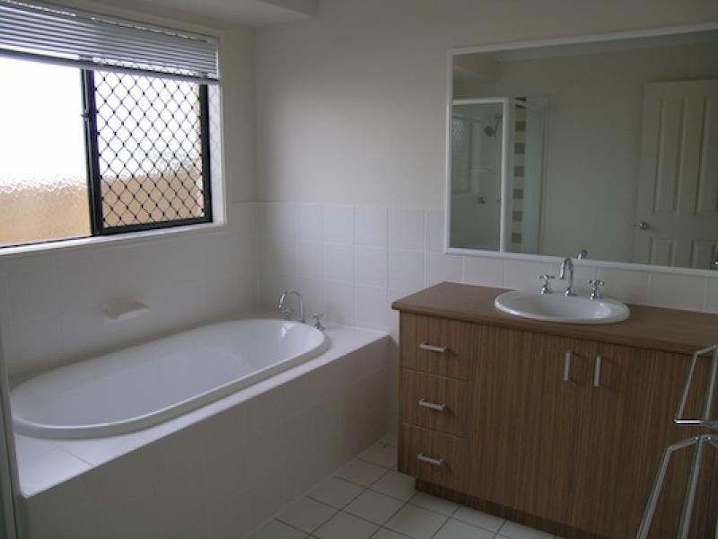 Flinders View QLD 4305