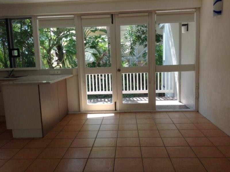 2/10 Edgar Bennett Avenue, Noosa Heads QLD 4567