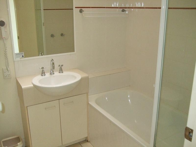 2/4 Portside Court, Noosaville QLD 4566