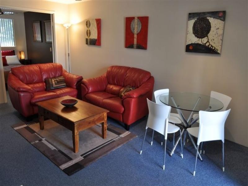 211/4 Lake Weyba Drive, Noosaville QLD 4566