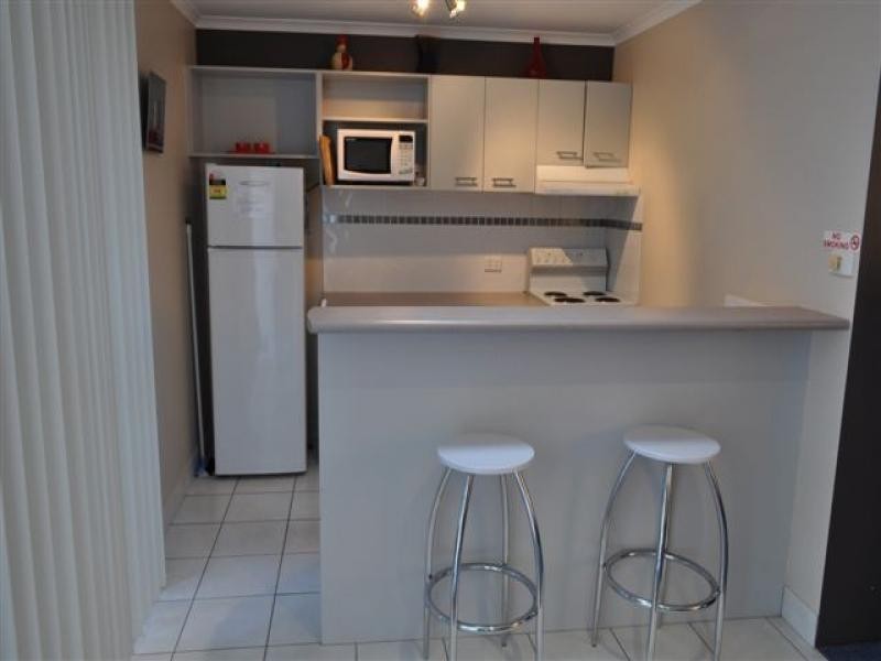 211/4 Lake Weyba Drive, Noosaville QLD 4566