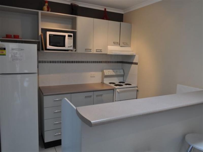 211/4 Lake Weyba Drive, Noosaville QLD 4566