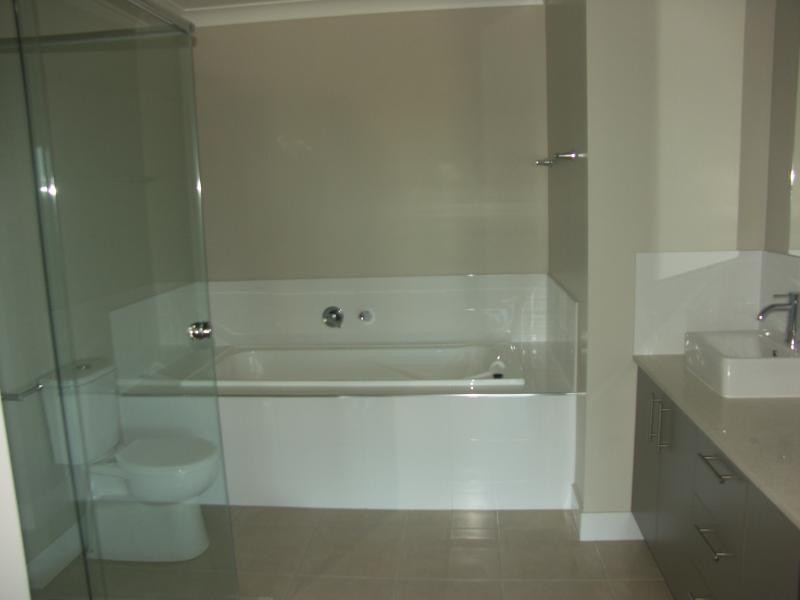 18 Montreal Drive, Peregian Springs QLD 4573