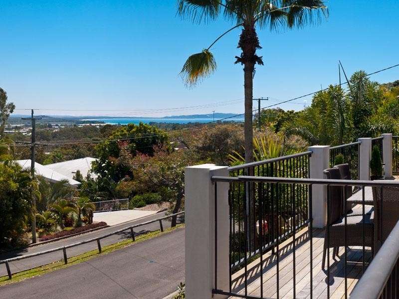 18 Arkana Drive, Noosa Heads QLD 4567