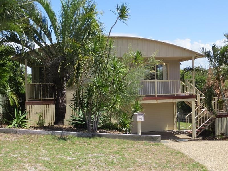 4 Maheno Court, Sunrise Beach QLD 4567