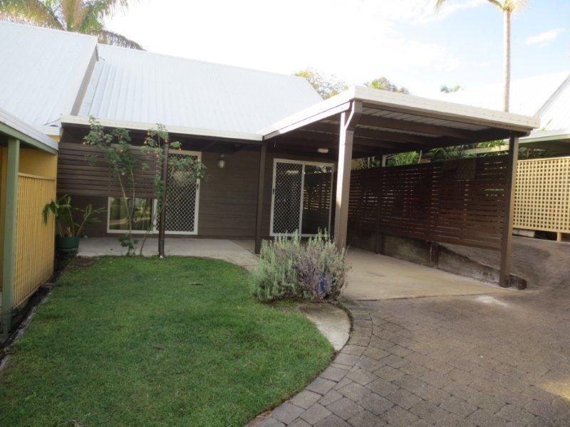 2/8 Pacific Avenue, Sunshine Beach QLD 4567