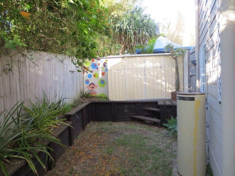 2/8 Pacific Avenue, Sunshine Beach QLD 4567