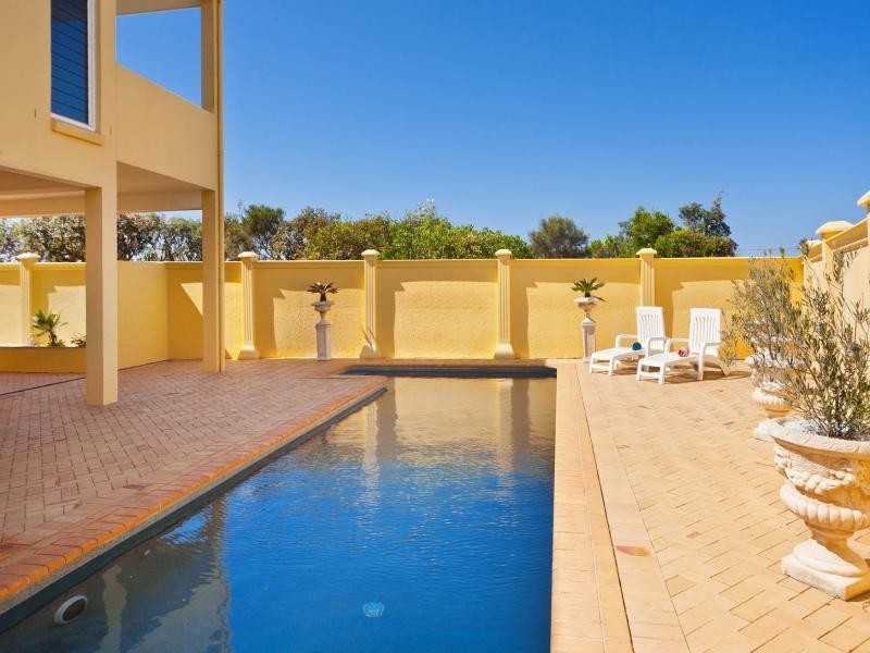 40 Wavecrest Drive, Castaways Beach QLD 4567