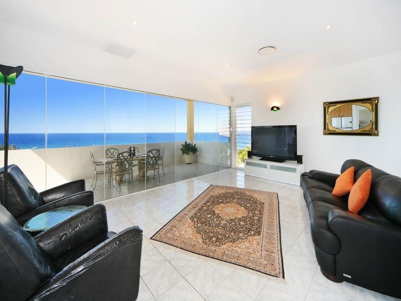40 Wavecrest Drive, Castaways Beach QLD 4567