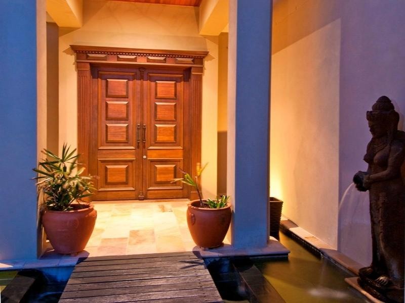 27 KING ARTHURS COURT, Sovereign Islands QLD 4216