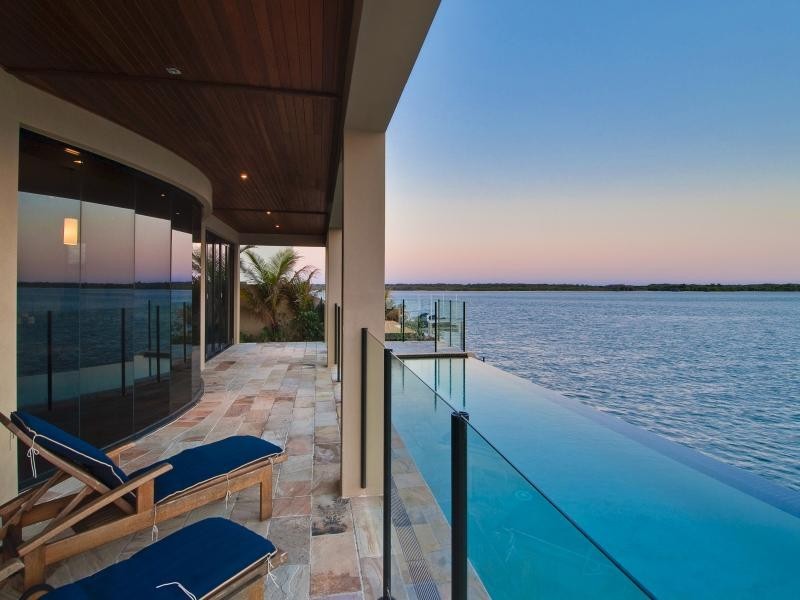 27 KING ARTHURS COURT, Sovereign Islands QLD 4216