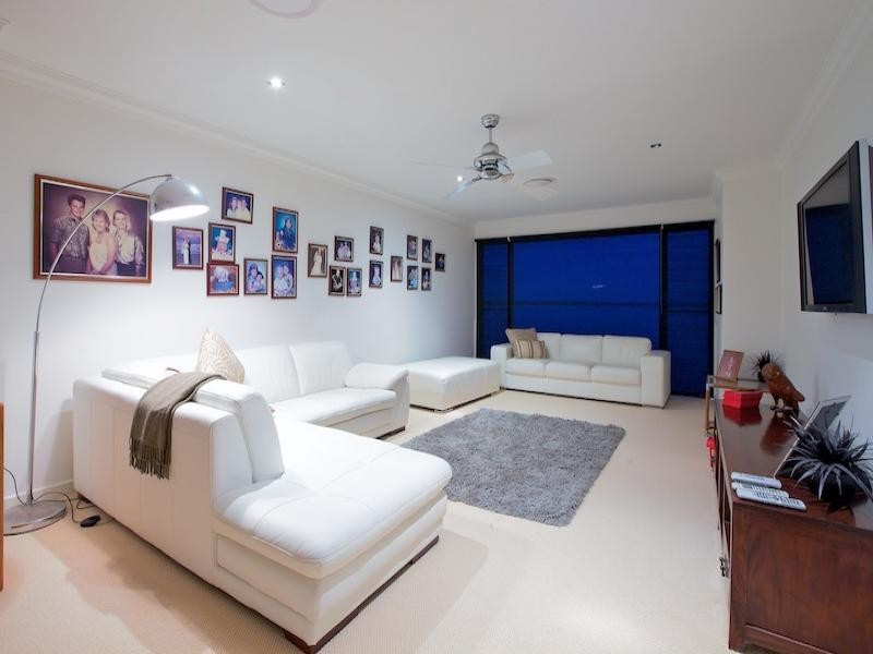 27 KING ARTHURS COURT, Sovereign Islands QLD 4216