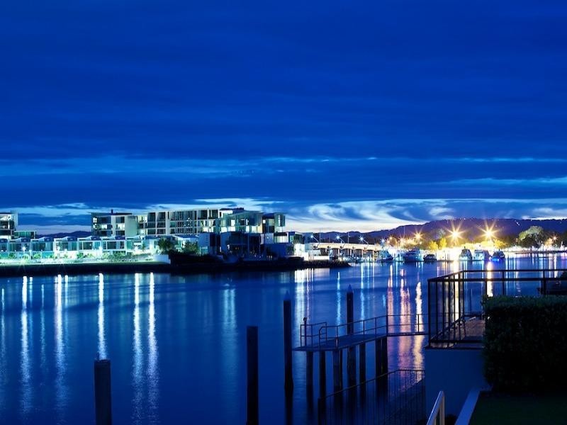 27 KING ARTHURS COURT, Sovereign Islands QLD 4216