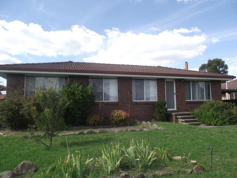 33 Centennial Close, Armidale NSW 2350