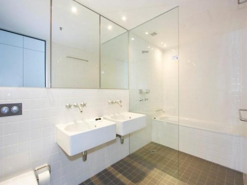 2004/159 Old Burleigh Road, Broadbeach QLD 4218