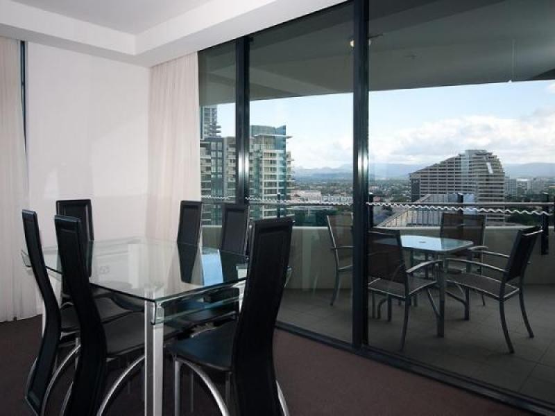 15/89 Surf Parade, Broadbeach QLD 4218