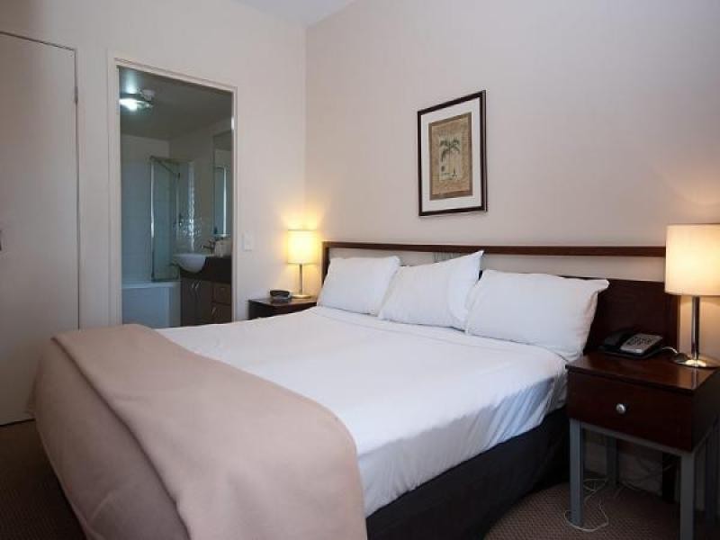 1109/42 Surf Parade, Broadbeach QLD 4218