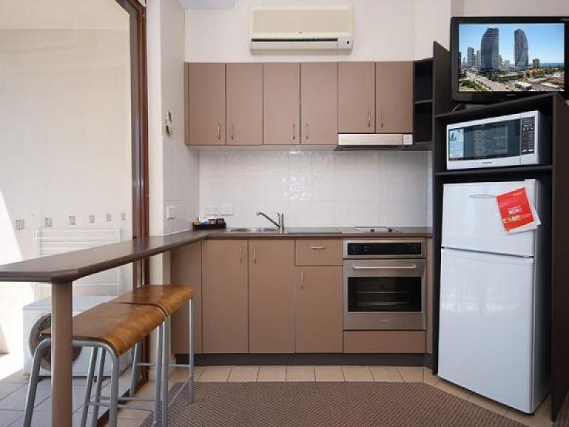 1109/42 Surf Parade, Broadbeach QLD 4218