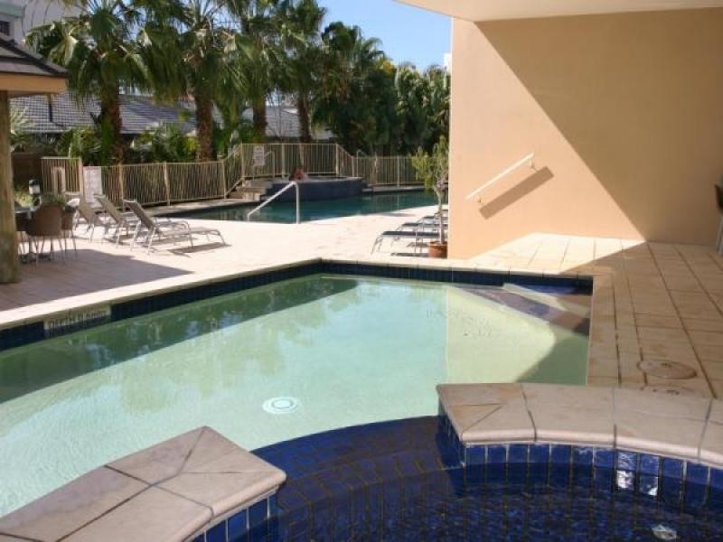 1109/42 Surf Parade, Broadbeach QLD 4218