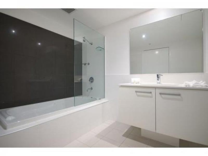 114/25 Surf Parade, Broadbeach QLD 4218