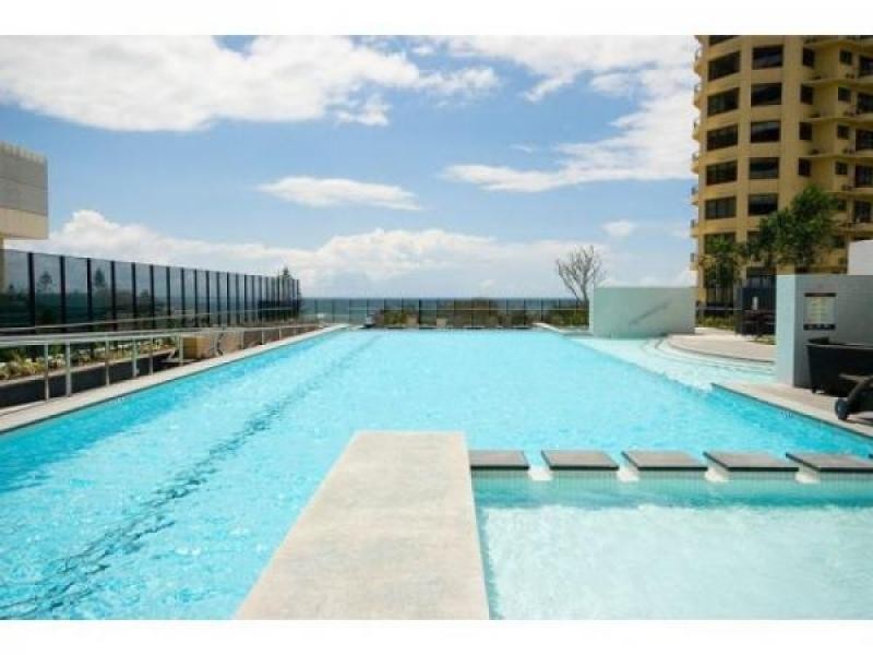 8/9 Charles Ave, Broadbeach QLD 4218