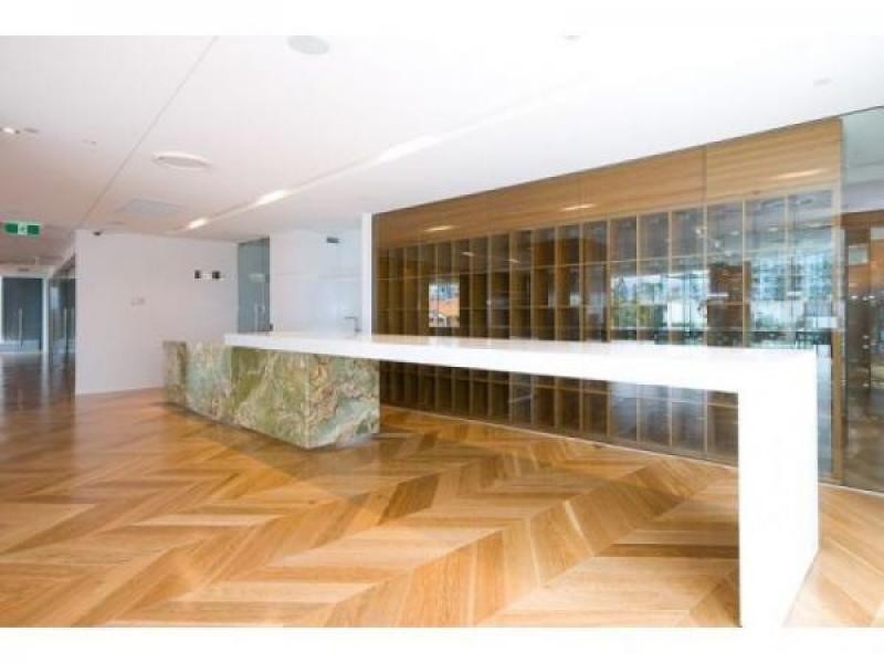 8/9 Charles Ave, Broadbeach QLD 4218