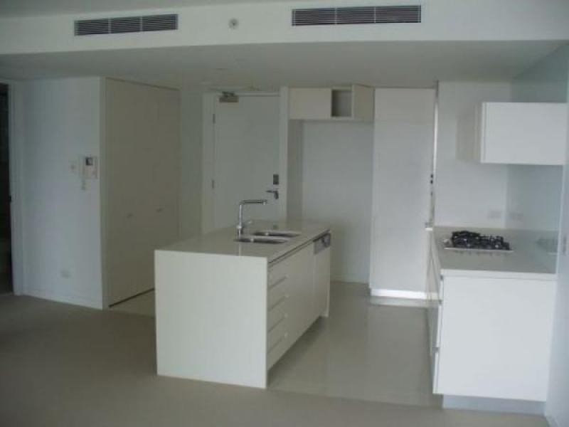 8/9 Charles Ave, Broadbeach QLD 4218