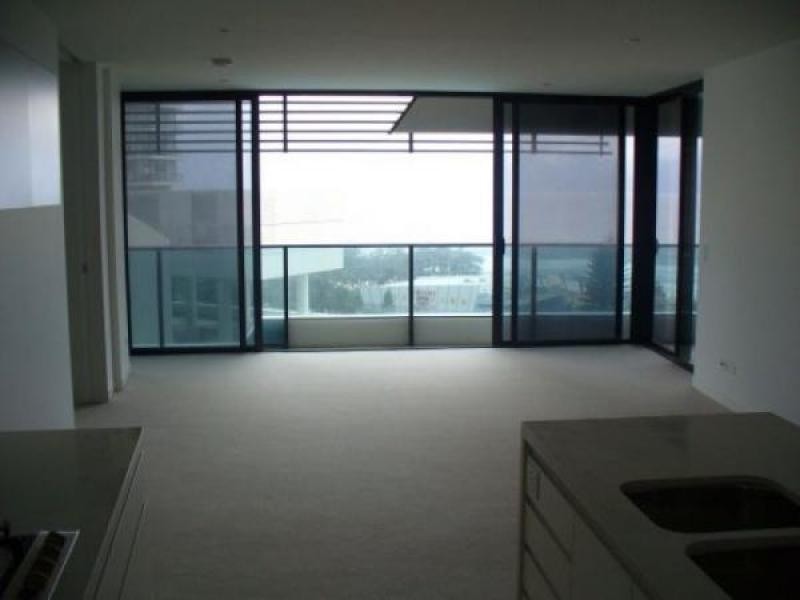 8/9 Charles Ave, Broadbeach QLD 4218