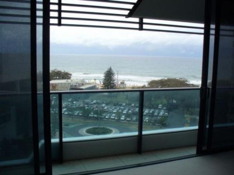 8/9 Charles Ave, Broadbeach QLD 4218