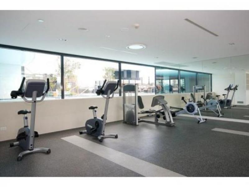 8/9 Charles Ave, Broadbeach QLD 4218