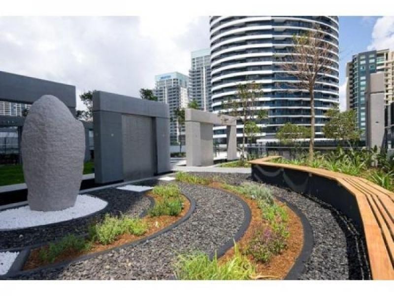 8/9 Charles Ave, Broadbeach QLD 4218
