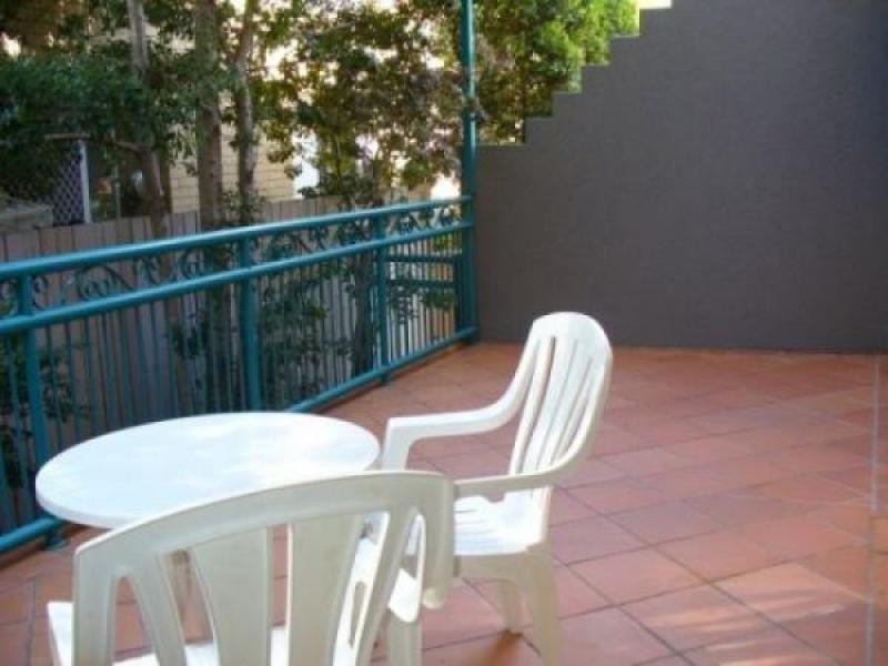 12 Anne st, Broadbeach QLD 4218