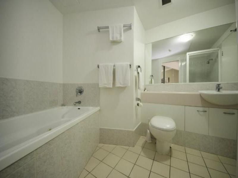 111/30 Surf Parade, Broadbeach QLD 4218