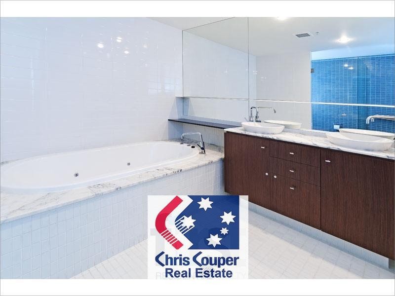 17/19 albert ave, Broadbeach QLD 4218