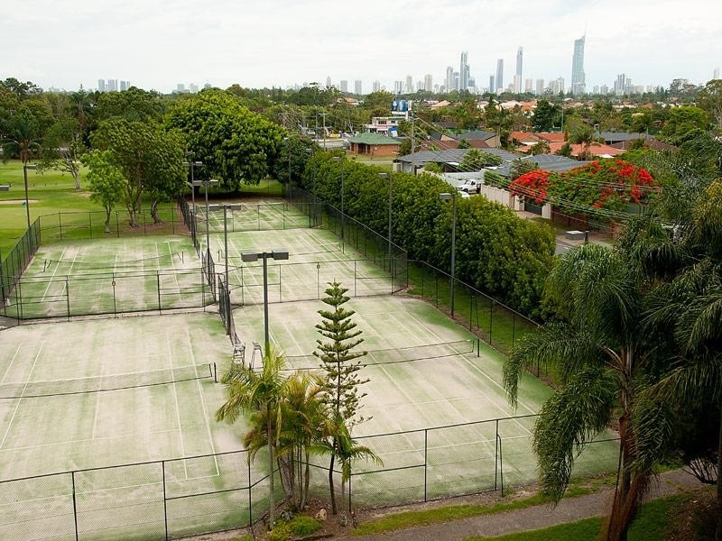 Clear Island Waters QLD 4226