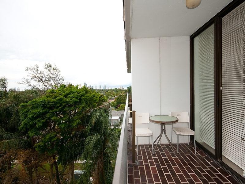 Clear Island Waters QLD 4226