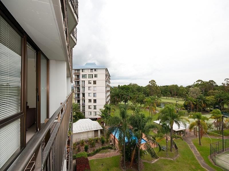 Clear Island Waters QLD 4226