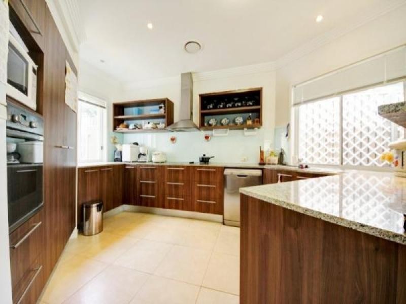 39 Royal Links Drive, Robina QLD 4226