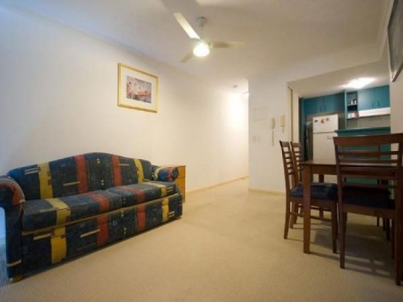 Unit 2/193 Surf Parade, Broadbeach QLD 4218