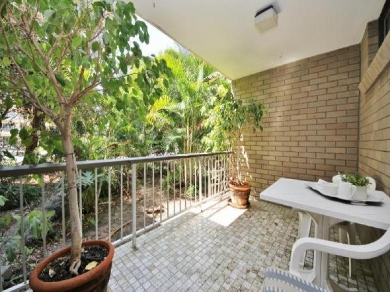 8 Australia Avenue, Broadbeach QLD 4218