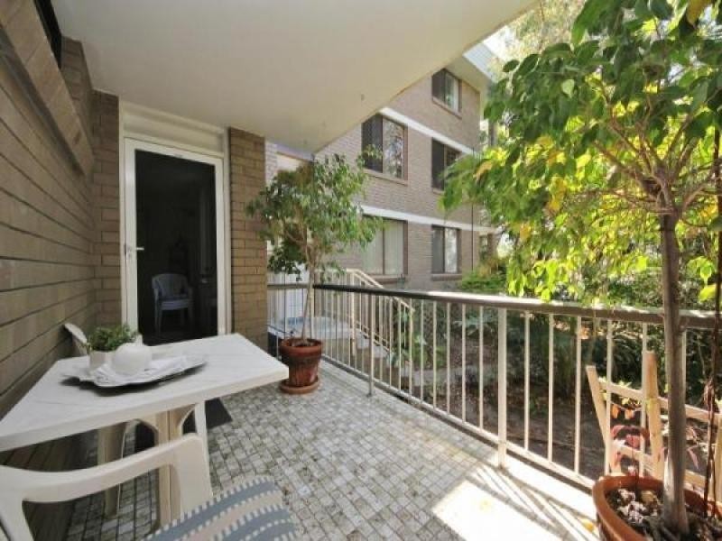 8 Australia Avenue, Broadbeach QLD 4218