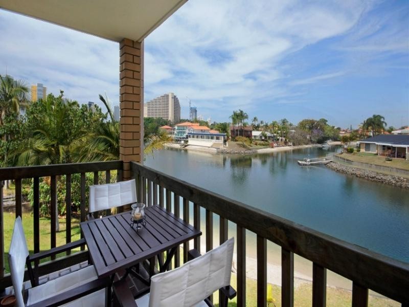 5/18 Sunshine Boulevard, Broadbeach Waters QLD 4218