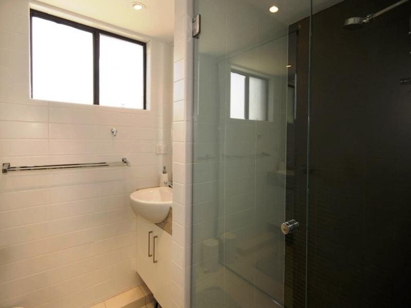 5/18 Sunshine Boulevard, Broadbeach Waters QLD 4218