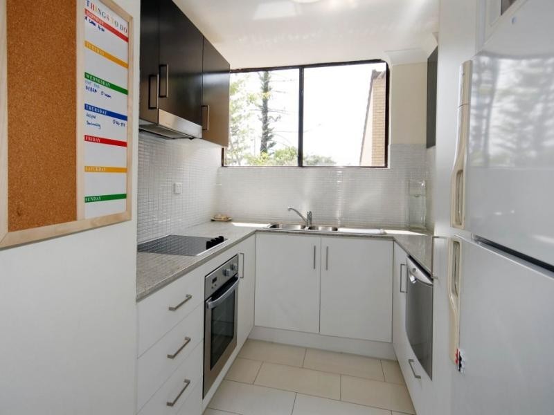 5/18 Sunshine Boulevard, Broadbeach Waters QLD 4218