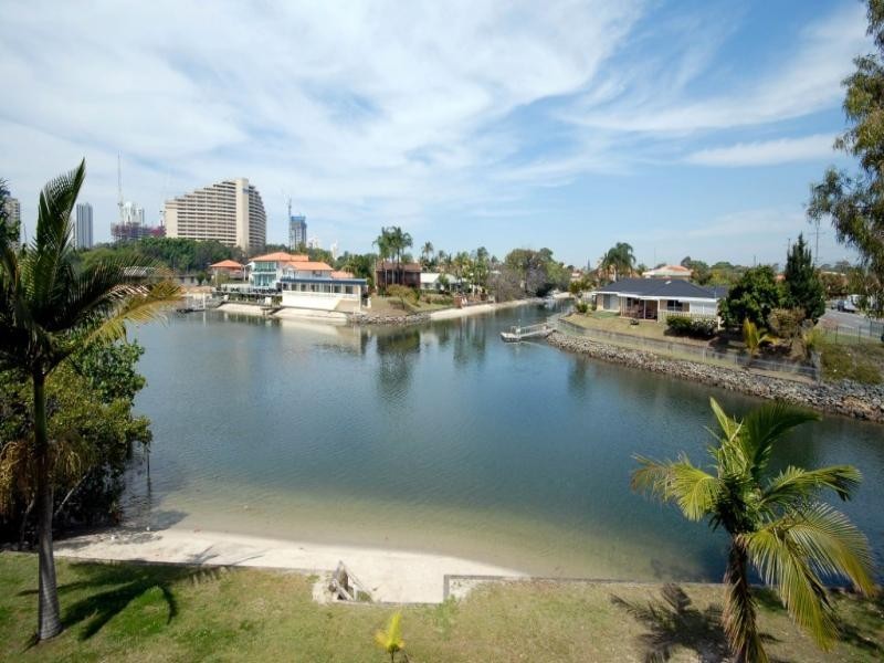 5/18 Sunshine Boulevard, Broadbeach Waters QLD 4218