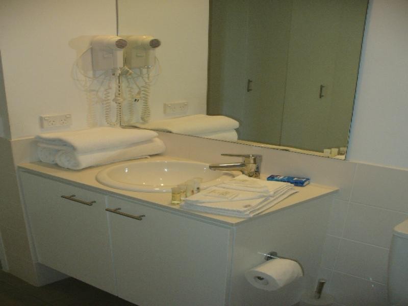 2003/33 T E Peters Drive, Broadbeach Waters QLD 4218