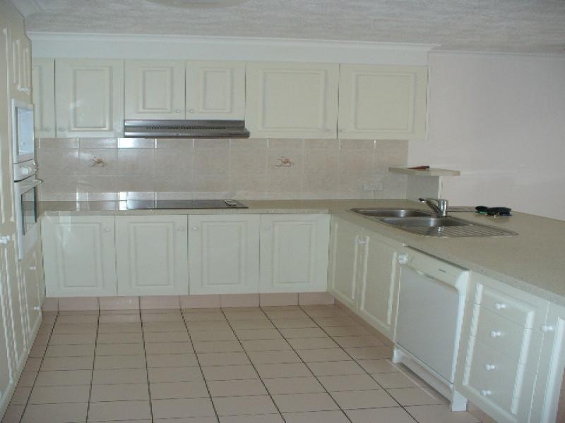 6/12 Britannia Ave, Broadbeach QLD 4218