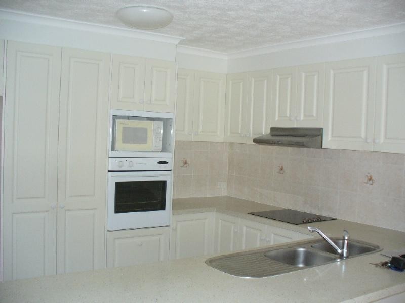 6/12 Britannia Ave, Broadbeach QLD 4218